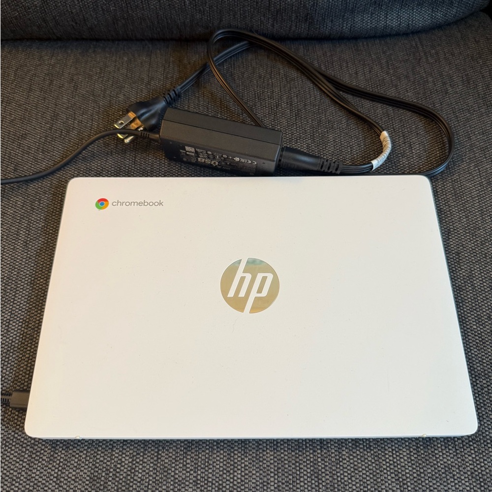 HP Chromebook 11-inch Laptop, Snow White - Picture 4 of 5